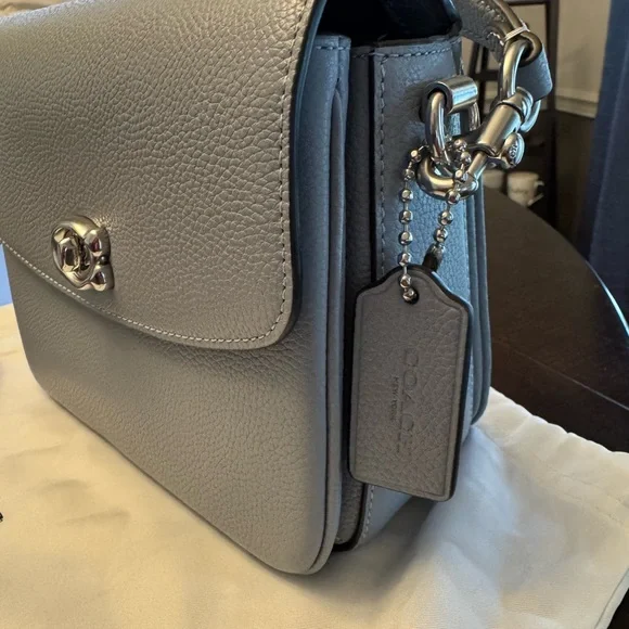 🩵 Coach Cassie Crossbody Bag 19 (in Excellent Used Condition )! 🩵 - Picture 4 of 17